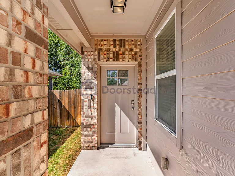 121 Naset Dr — Photo 4