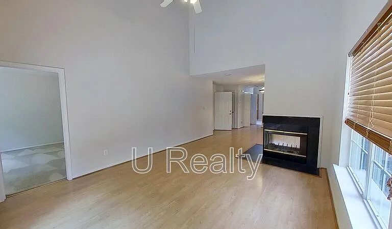 8327 Southgate Commons Dr — Photo 4