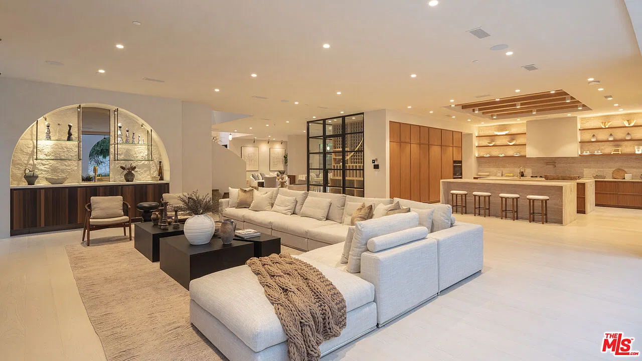 6 bed, 8.5 bath, 8800 sqft, $120,000 — Photo 4