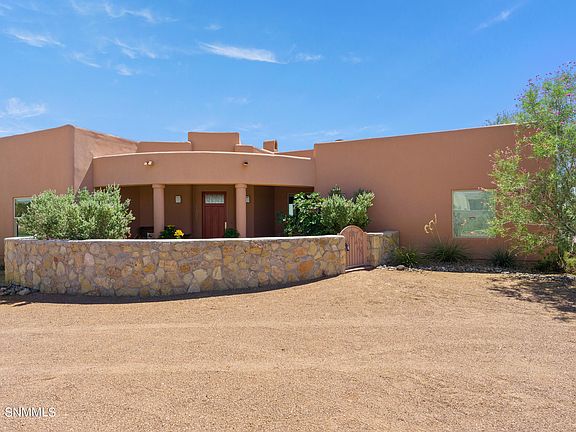 5th image of 1305 Estancia Real Pl