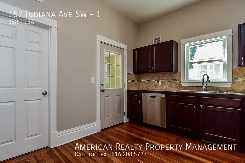 157 Indiana Ave SW — Photo 3