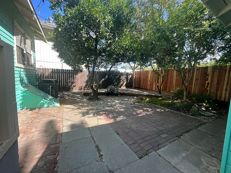 219 24th St — Photo 30