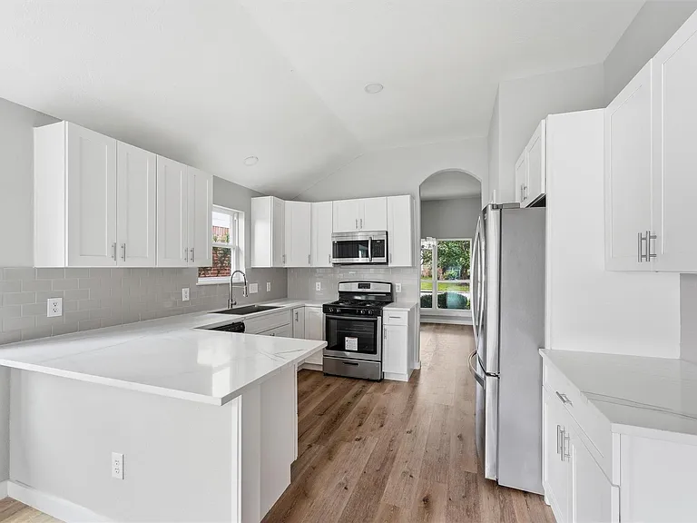 25414 Barmby Dr — Photo 4