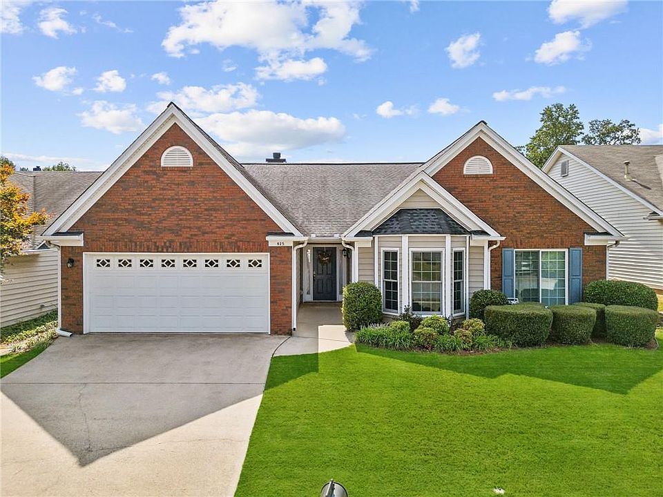 1st image of 925 Glen Oaks Ln