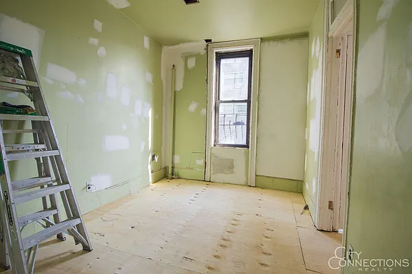 Rented by City Connections Realty | media 8