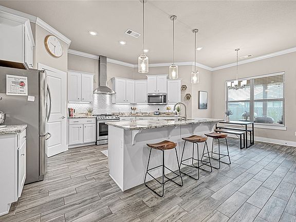 3rd image of 421 Tartaglia Ave