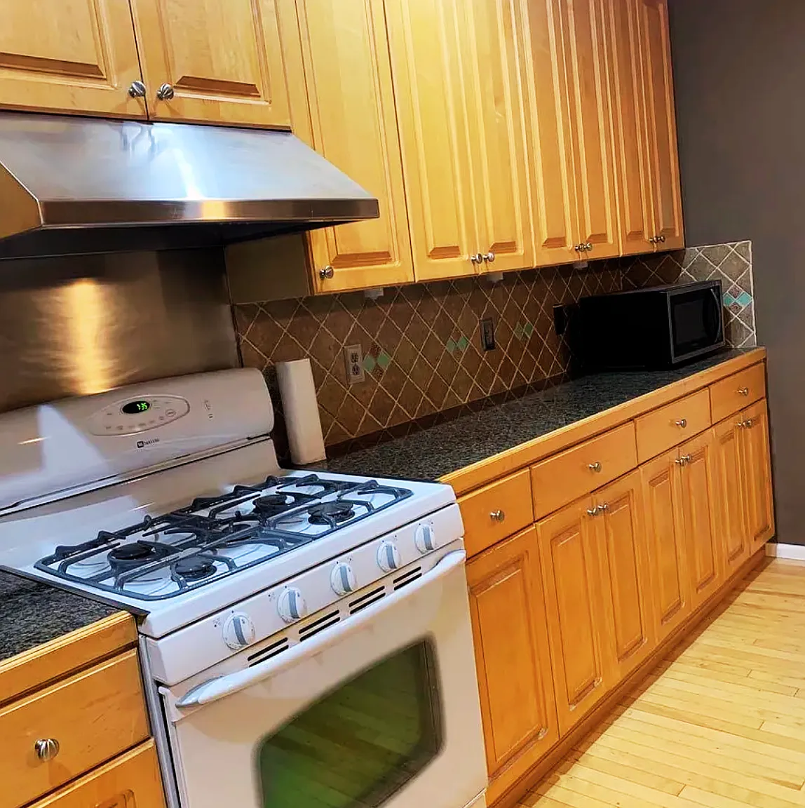 4 bed, 2.5 bath, 2512 sqft, $3,800 — Photo 3
