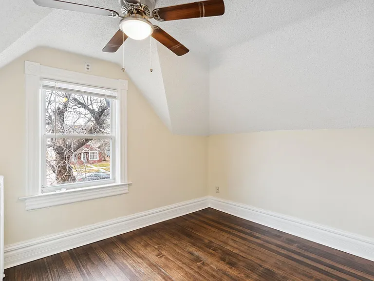 1023 N Weber St — Photo 8