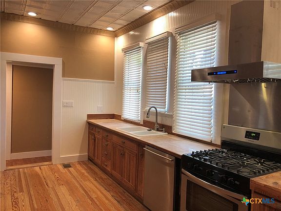 5th image of 414 W San Antonio St