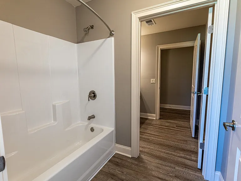 Lakeland Grand — Photo 20