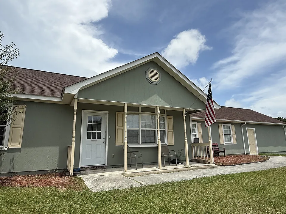 210 Zachary Ln