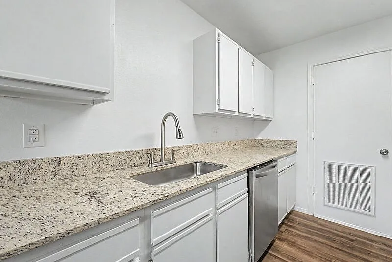 2 bed, 1.0 bath, 1065 sqft, $950 — Photo 3