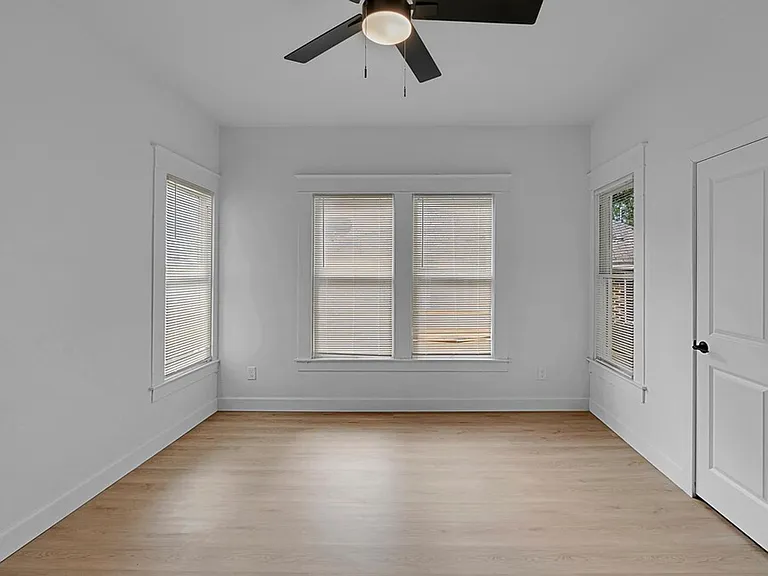 1815 Seneca Ave — Photo 16
