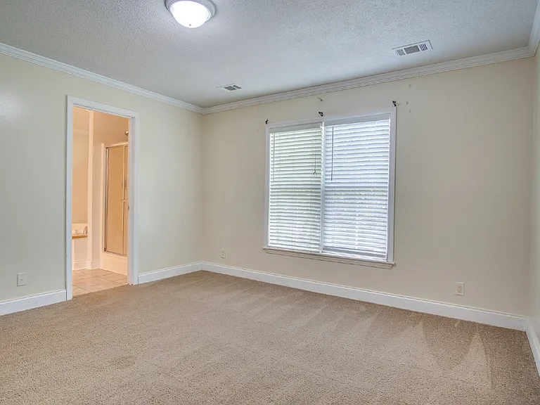 727 Bremen Ave — Photo 14