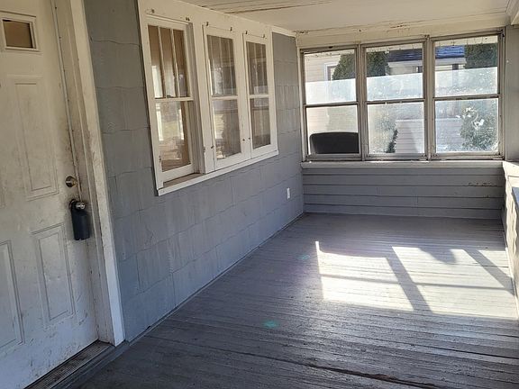 3rd image of 1930 Johnson St