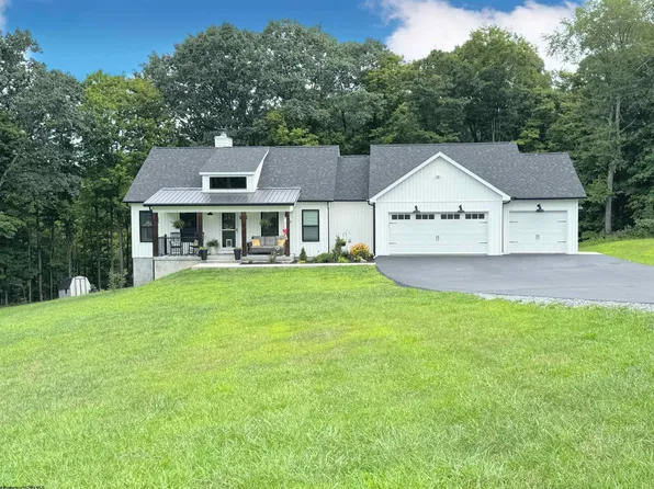 1649 Big Tree Dr, Fairmont, WV 26554