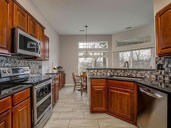 3rd image of 4419 Black Oak Ln