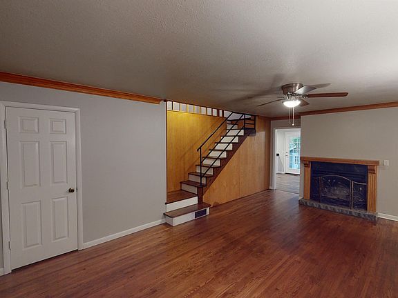 3rd image of 621 N Moccasin Pl