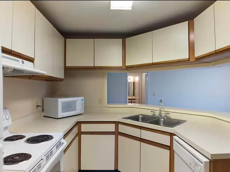 7667 N Wickham Rd — Photo 5