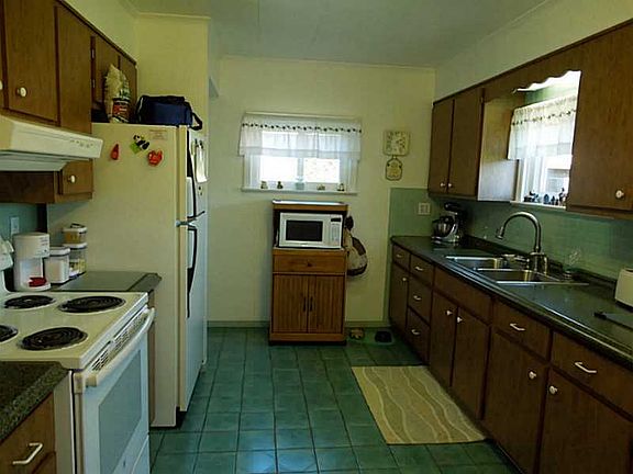 3rd image of 229 Leech Ave