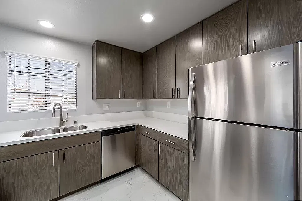 2 bed, $900 — Photo 4