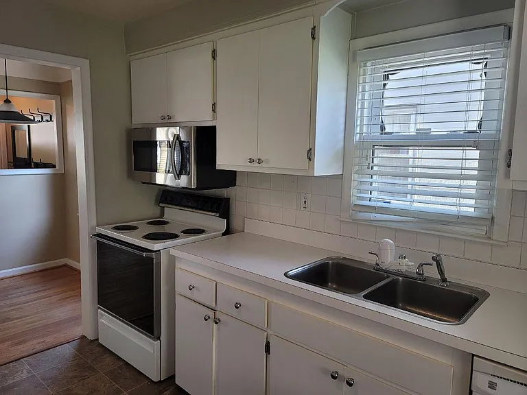 1322 Cherokee Ave — Photo 5