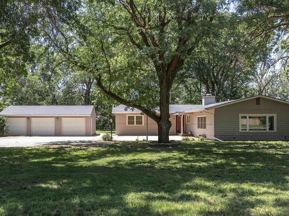 1st image of 10 Hillcrest Dr
