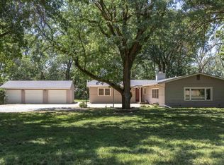 10 Hillcrest Dr, Hutchinson, KS 67502
