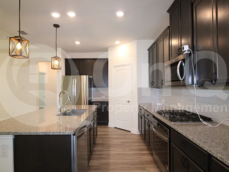 4112 Wood River Trl — Photo 3