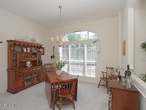 4th image of 409 Piper Pl