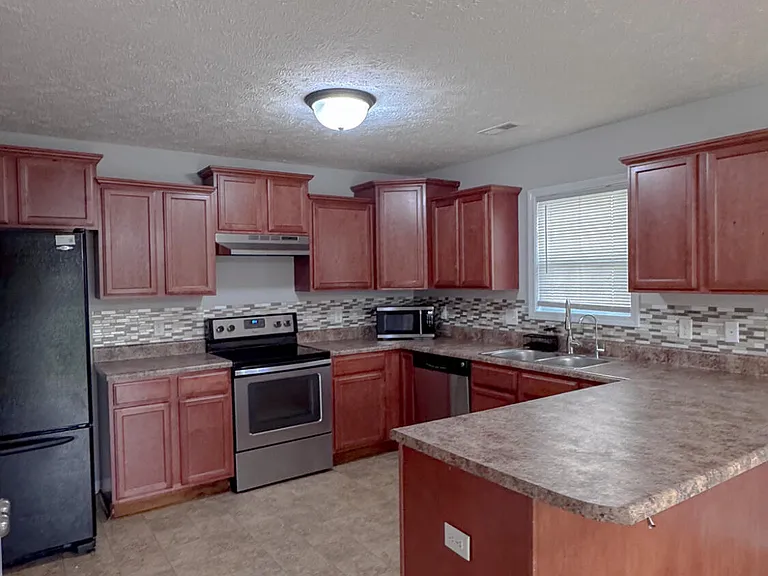 337 Kingston Rd — Photo 5