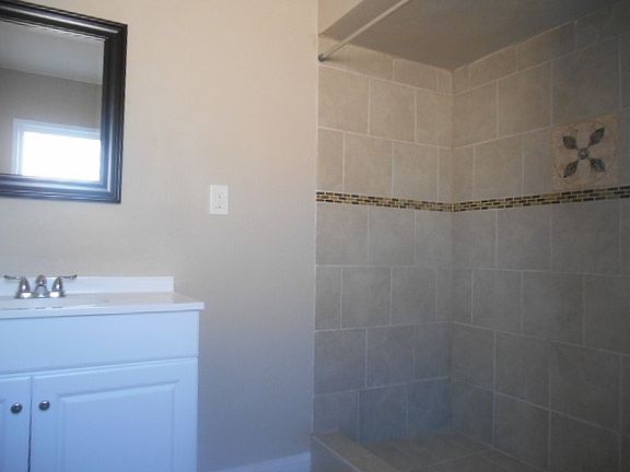 4th image of 9516 San Juan Ave