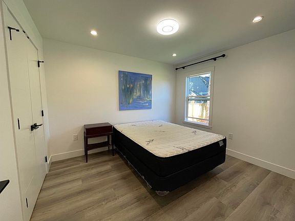 5th image of 500 Douglas Cres