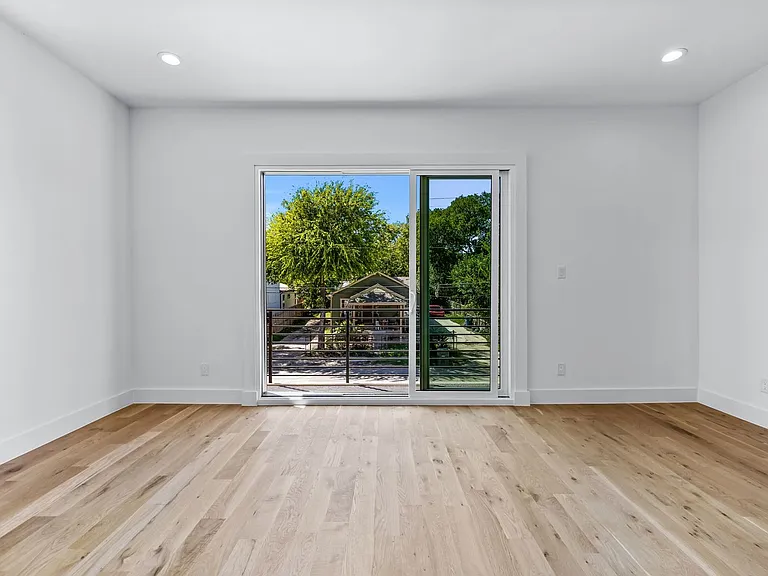 410 Avenue L #B — Photo 14