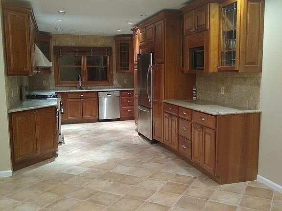 5th image of 203 S Barry Ave
