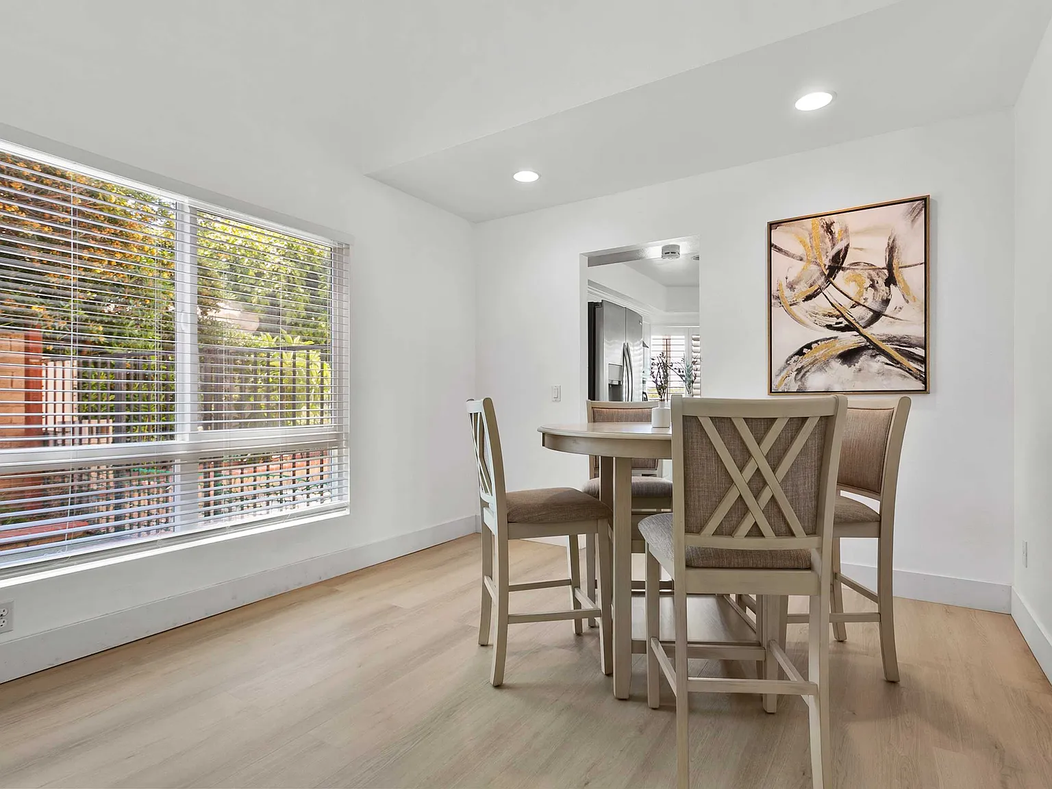 4 bed, 2294 sqft, $7,500 — Photo 3