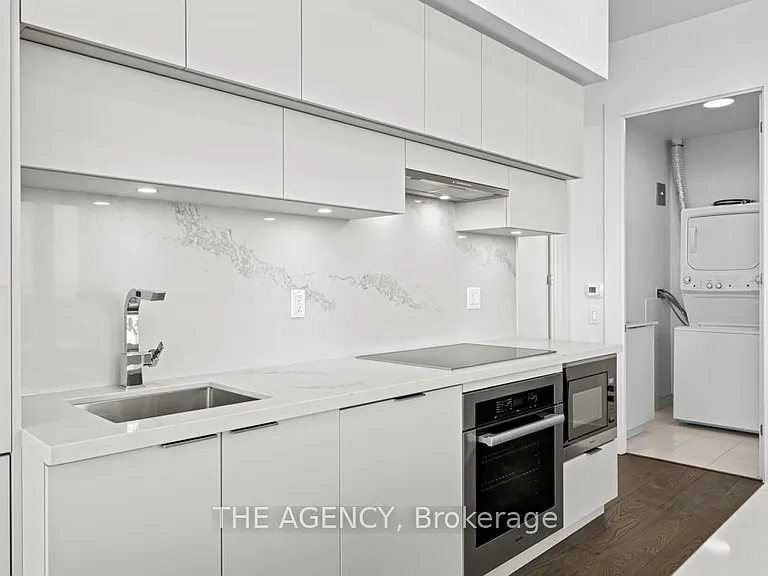 39 Roehampton Ave #4506 — Photo 12