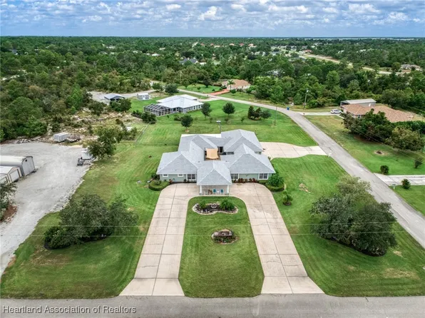 209 Fiji Way NE, Lake Placid, FL 33852