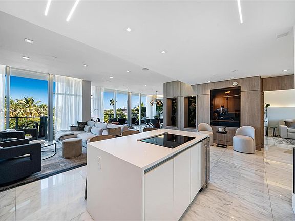 3rd image of 1201 20th St #Penthouse 02