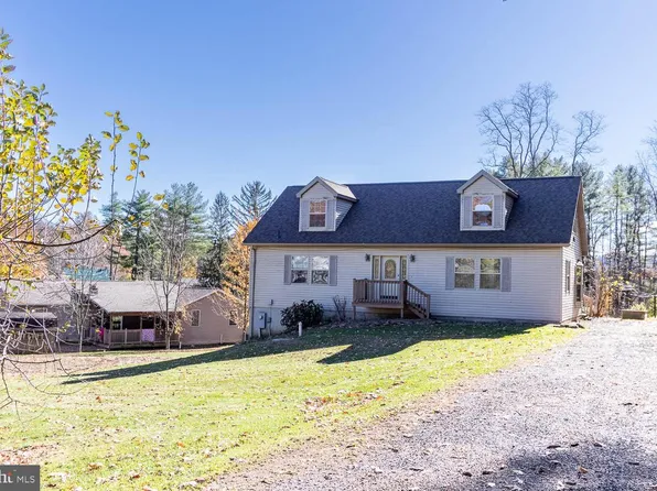 393 W Aaron Sq, Aaronsburg, PA 16820