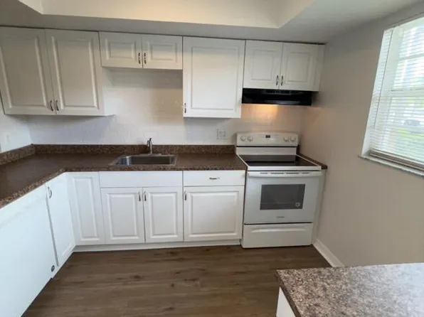 1900 S Kanner Hwy #102, Stuart, FL 34994
