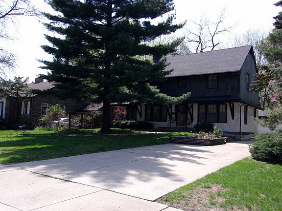 3rd image of 1026 Forest Hills Ave