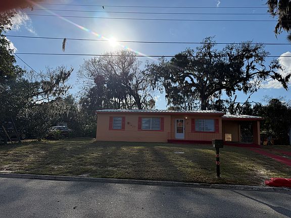 3rd image of 520 Sandra Ave