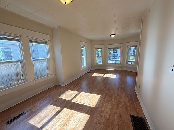 3rd image of 5266 NE 15th Ave