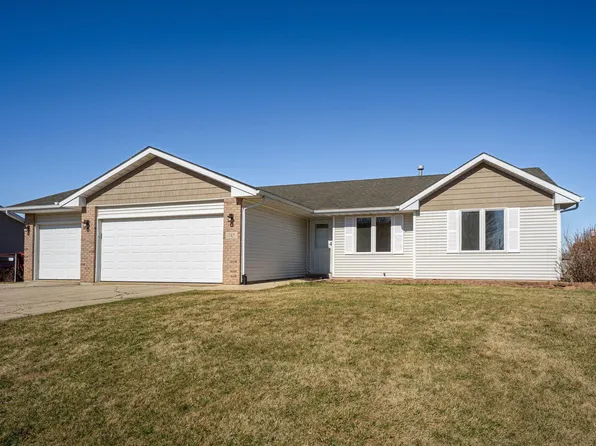 745 Golden Prairie Dr, Davis Junction, IL 61020