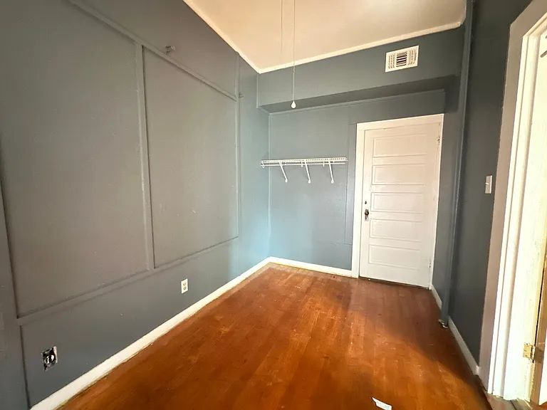457 Dalzell St — Photo 11
