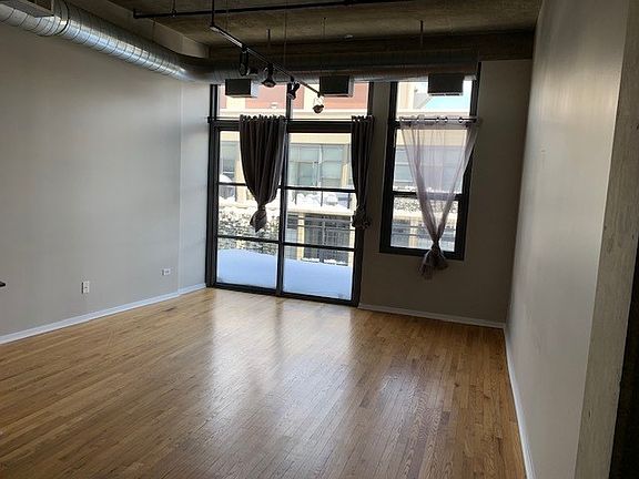4th image of 900 N Kingsbury St APT 1115