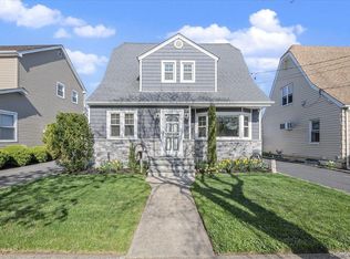 13 Spruce Street, Hicksville, NY 11801
