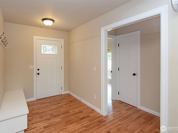 4th image of 121 Broadmoor Street