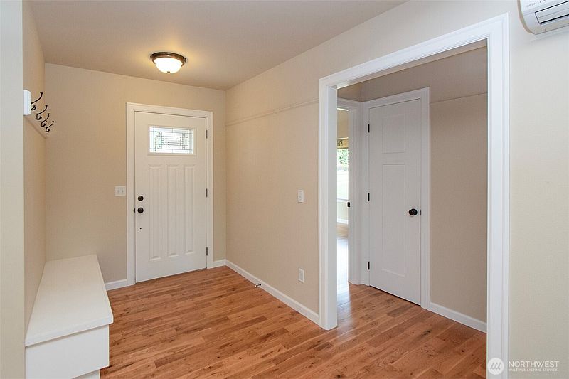 4th image of 121 Broadmoor Street